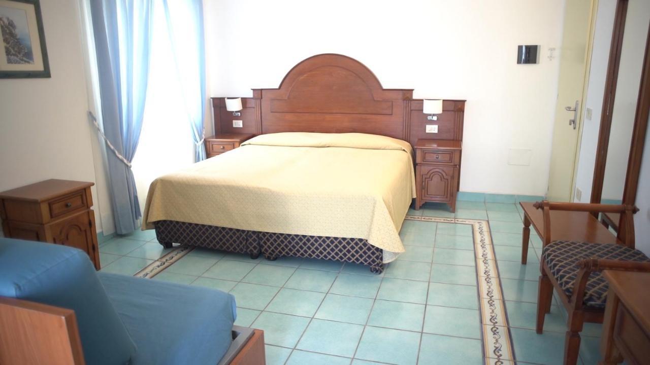 ונטוטנה Hotel Isolabella מראה חיצוני תמונה